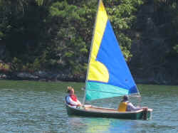 BMB photo KPT couple sailing in Harpswell.JPG (223974 bytes)